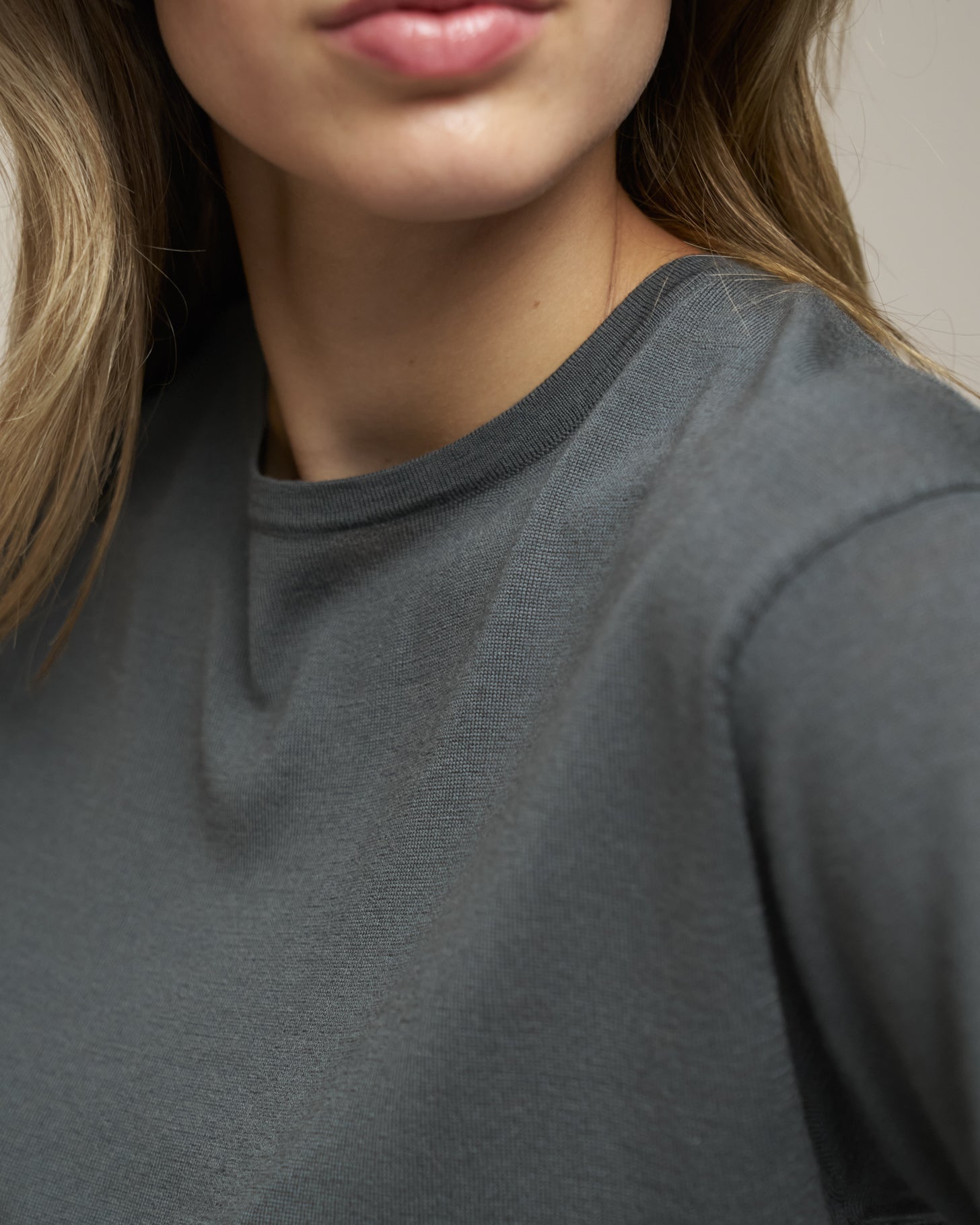 0039 Italy Inessa T-Shirt - Gray Women's Tops - Sloane Boutique
