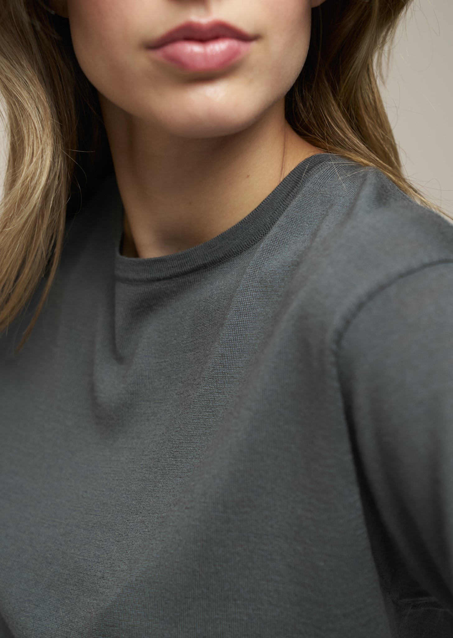 0039 Italy Inessa T-Shirt - Gray Women's Tops - Sloane Boutique