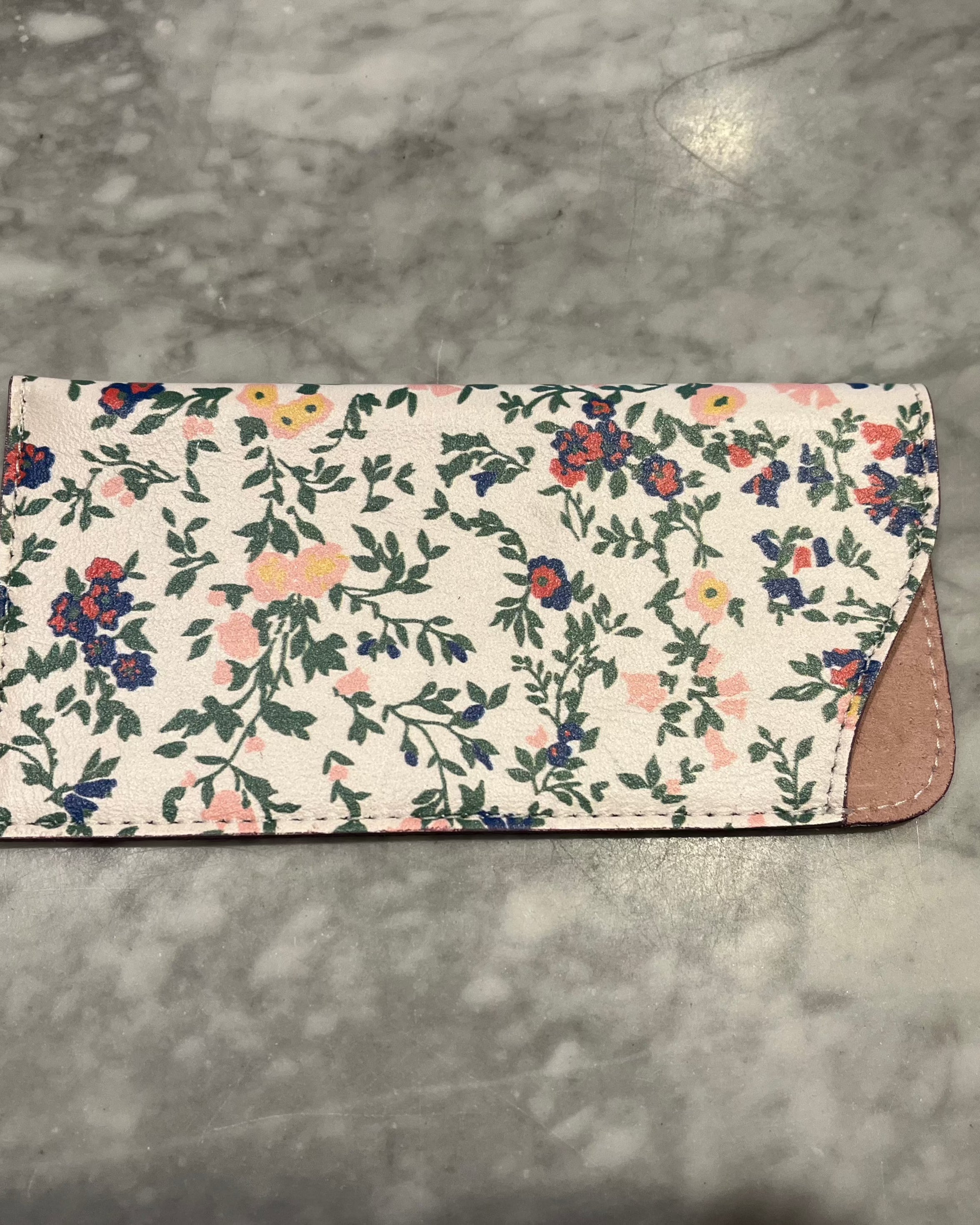 Kim White Eyeglasses Case - Various Accessories - Sloane Boutique