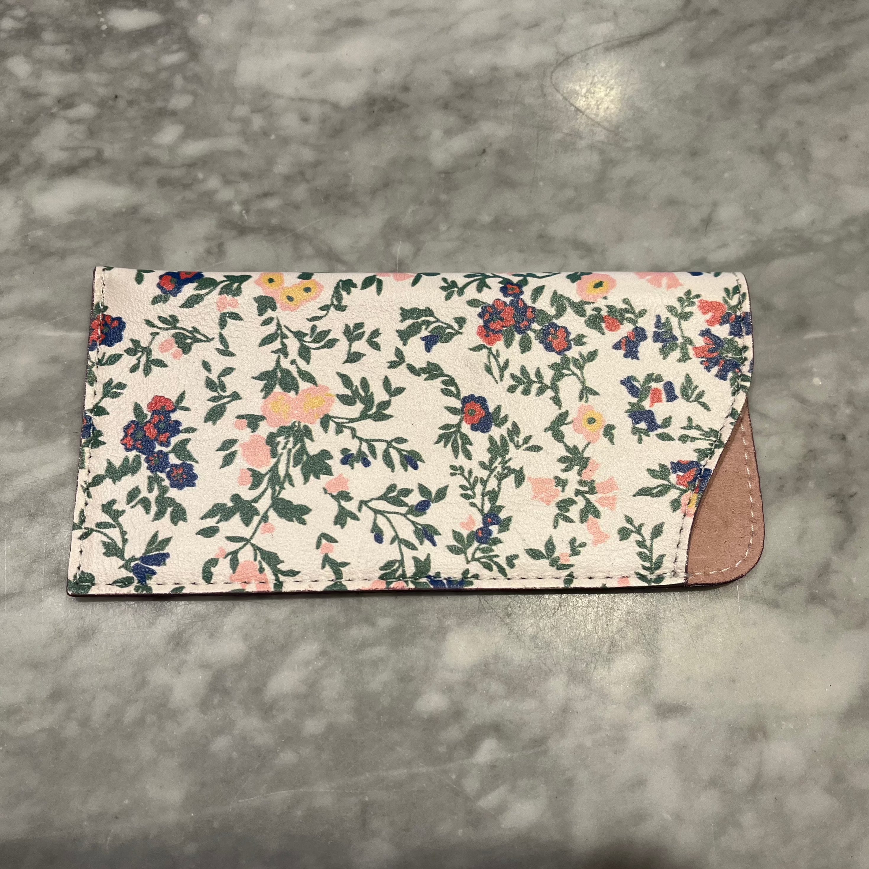 Kim White Eyeglasses Case - Various Accessories - Sloane Boutique