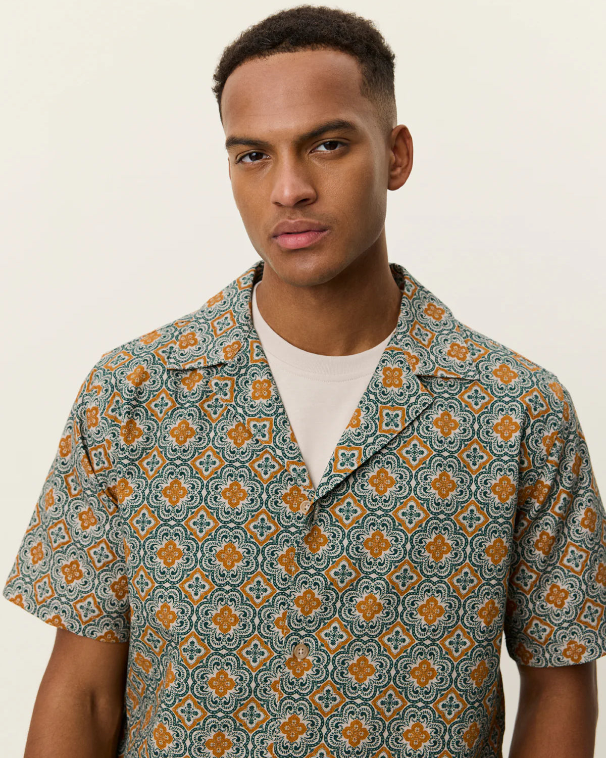 Les Deux Lukas Arabesque SS Shirt - Sea Moss Green Men's Tops - Sloane Boutique