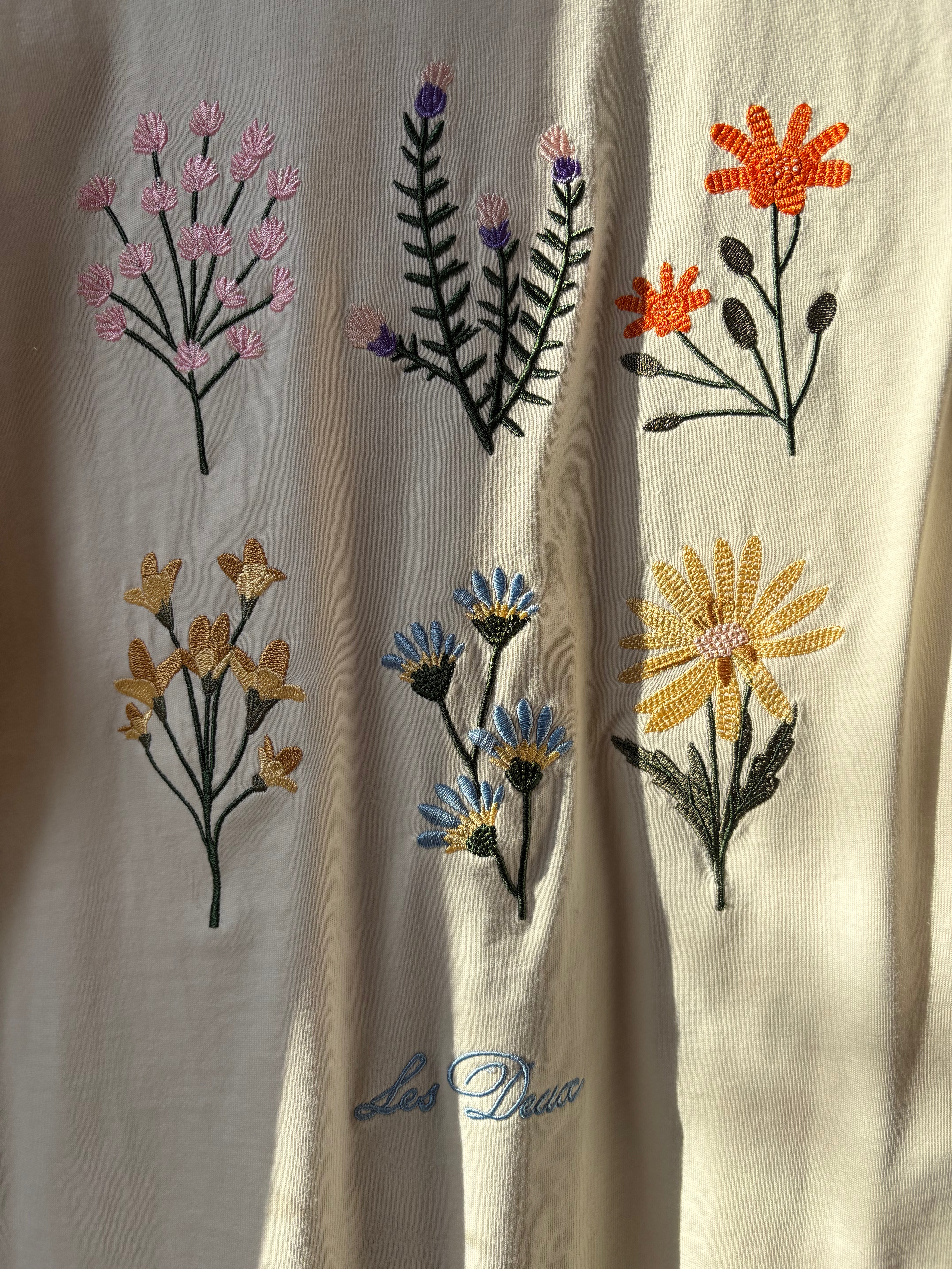 Les Deux Wildflower T-Shirt - Eggnog White Men's Tops - Sloane Boutique