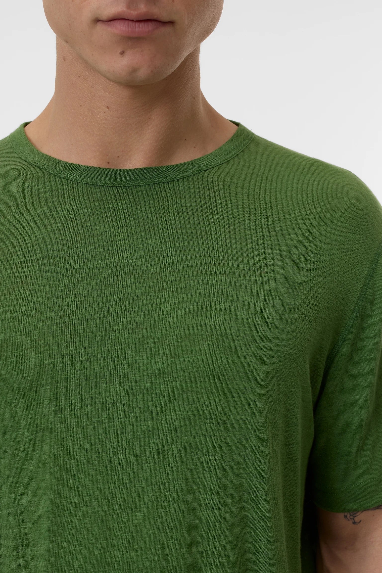 Closed Men's Linen Blend T-Shirt - Ranger Green Men's Tops - Sloane Boutique