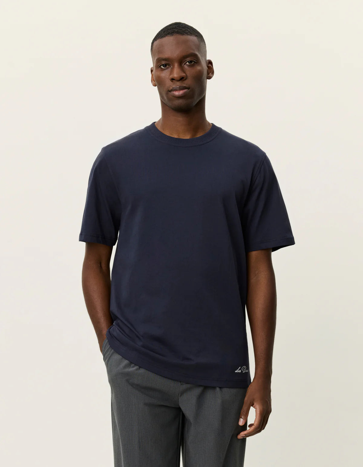 Les Deux Ben Artist T-Shirt - Dark Navy Blue Men's Tops - Sloane Boutique